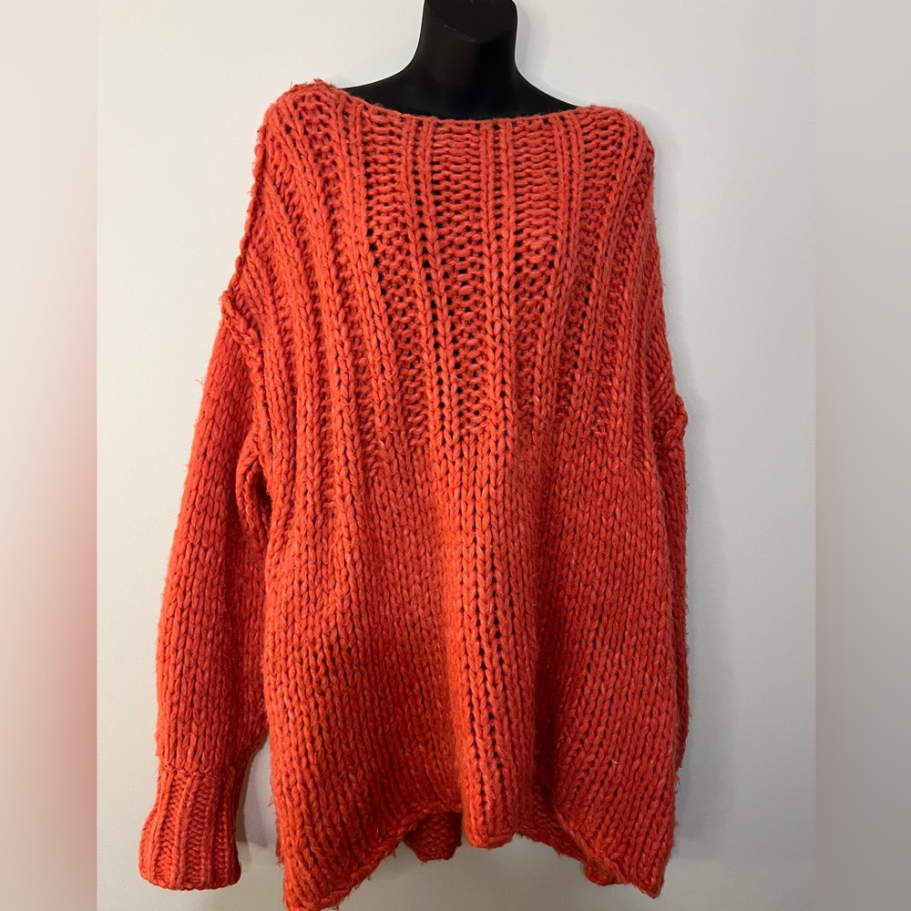 OVERSIZED FREE PEOPLE CORAL SWEATER